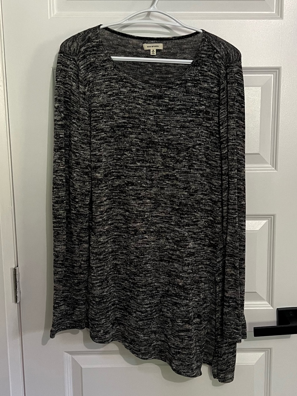 095 - Max Studio Black and Gray Marled Long Sleeve Top